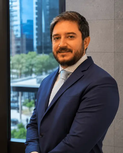 Pedro Lerro, advogado especialista em direito empresarial e societário
